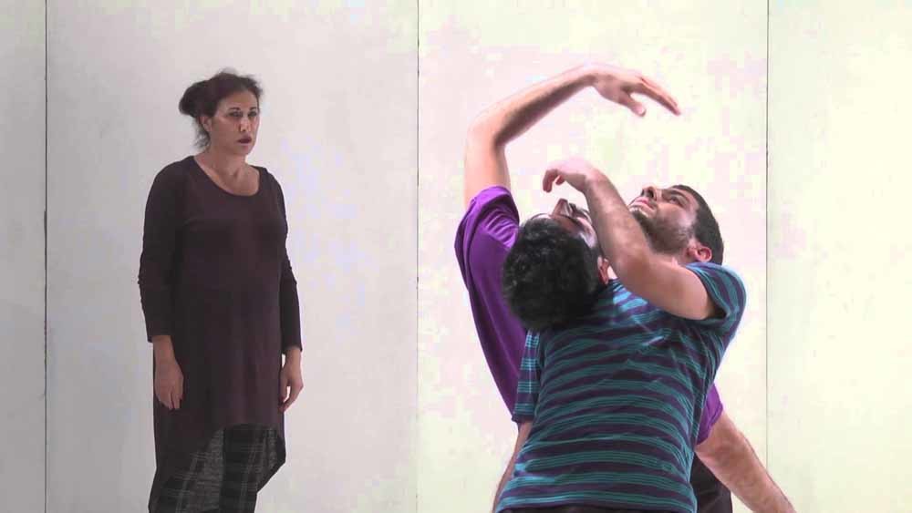 Adi Boutrous tijdens de repetities. – © YouTube