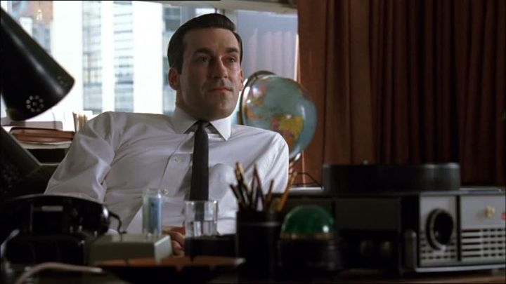 Don Draper, het toonbeeld van een WASP en vertolker van het van-krantenjongen-tot-mijolnairideaal, gespeeld door Jon Hamm. 
