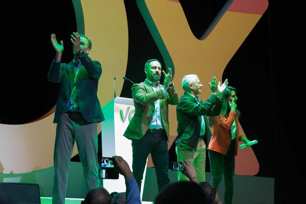 Santiago Abascal, Jose Ostega Smith, Rocio Monasterio en Ortega Lara van de extreemrechtse partij Vox op een partijbijeenkomst in het Palacio de Vistalegre in Madrid.  © HH