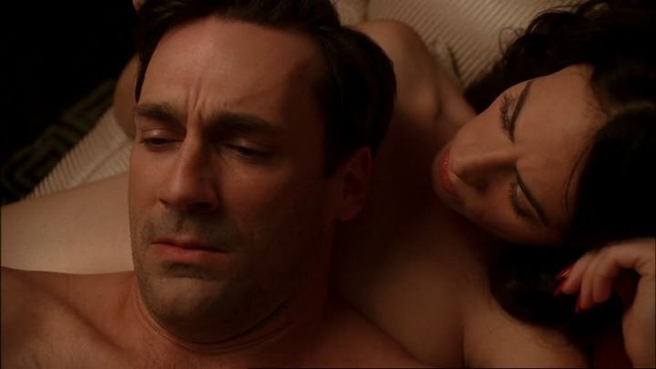 Don Draper met zijn nieuwe vrouw Megan (Jessica Paré).
