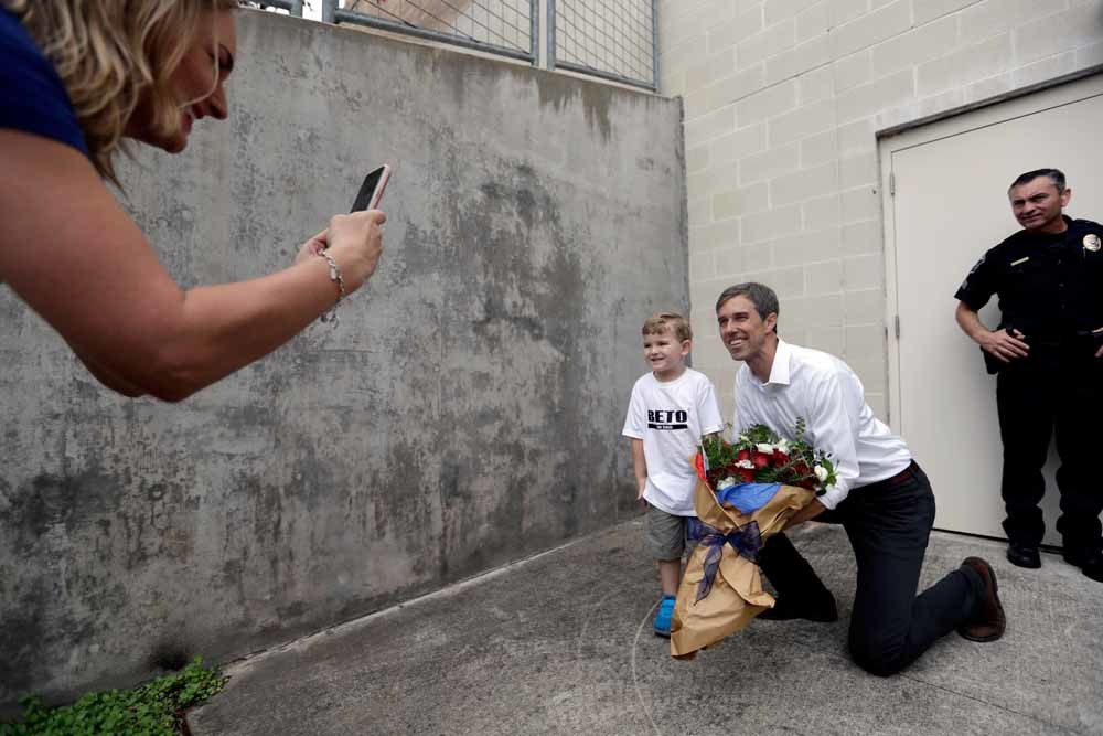 ‘Geen angst maar hoop.’ Op de foto met Beto O’Rourke. – © HH