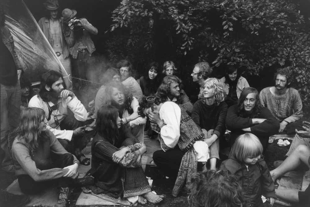 Bezoekers van het Rotterdam Pop Festival in 1970, naar alle waarschijnlijkheid het eerste grote marihuanafeest buiten de Amsterdamse hippiekringen. – © Getty