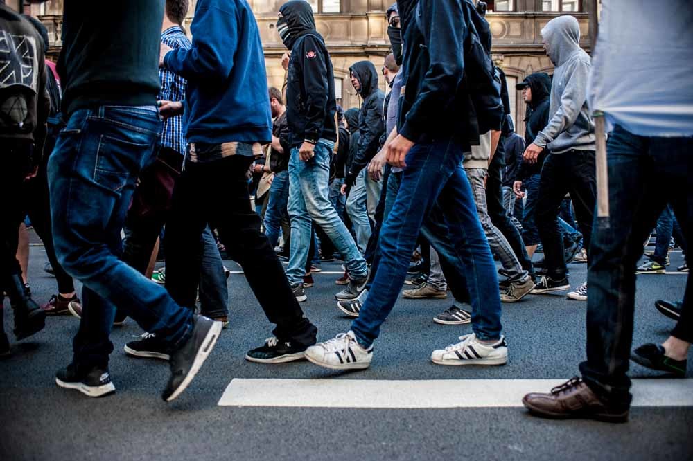 Linkse activisten protesteren in Lille tegen de opening van de extreemrechtse privébar La Citadelle. – © Getty Images