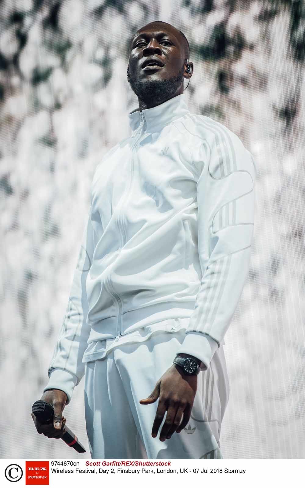 ‘Mijn plan met jullie staat vast – spreekt de Heer. Ik heb jullie geluk voor ogen, niet jullie ongeluk.’ Een citaat uit Jeremia 29:11 hangt naast de wc van Michael Omari  (Stormzy). – © HH