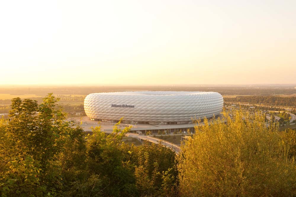 De Allianz Arena, het stadion waar de lokale clubs TSV 1860 München en Bayern München spelen. – © HH