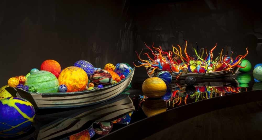 dale chihuly float boat and fiori boat