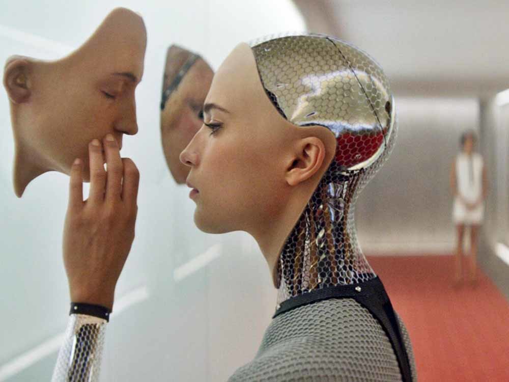 Ex Machina is een Britse scifi-thriller uit 2015, geschreven en geregisseerd door Alex Garland. 