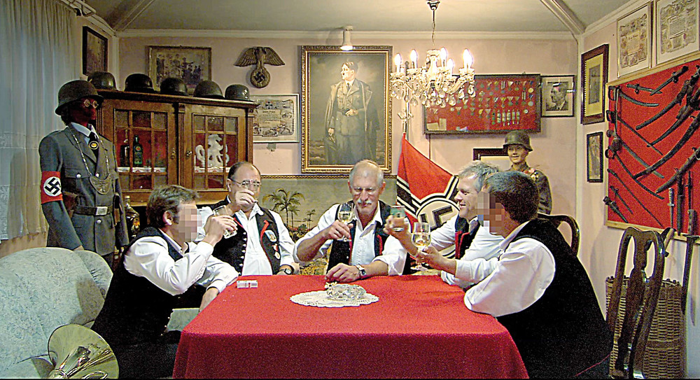 Nazi's in een Oostenrijkse kelder in de documentaire Im Keller van Ulrich Seidl