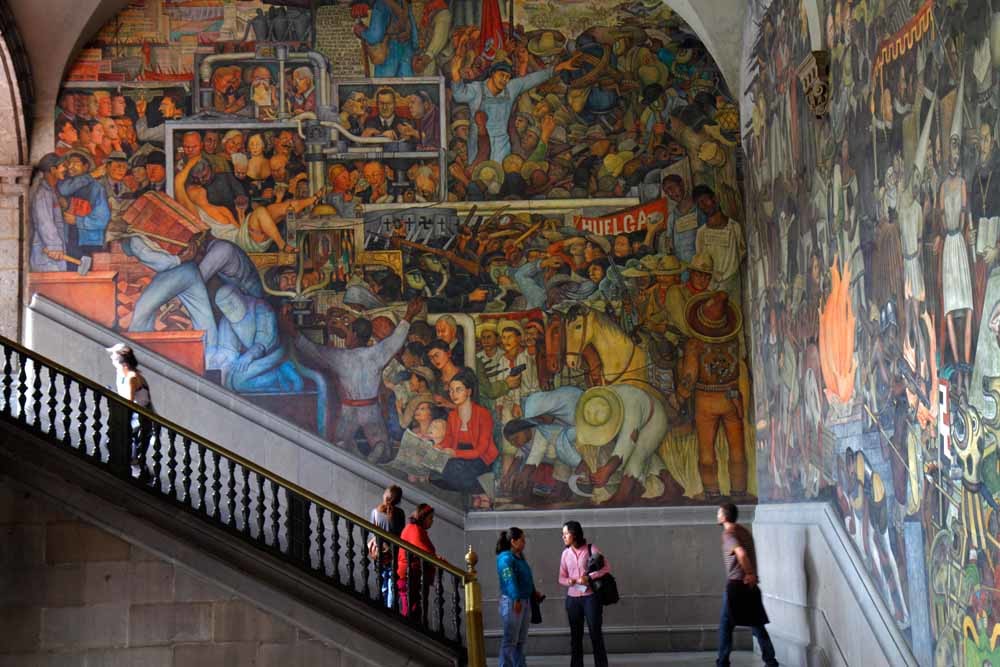  Muurschildering van Diego Rivera in het Nationaal Paleis op het Zócalo in Mexico-Stad. © Jeffrey Greenberg / Getty