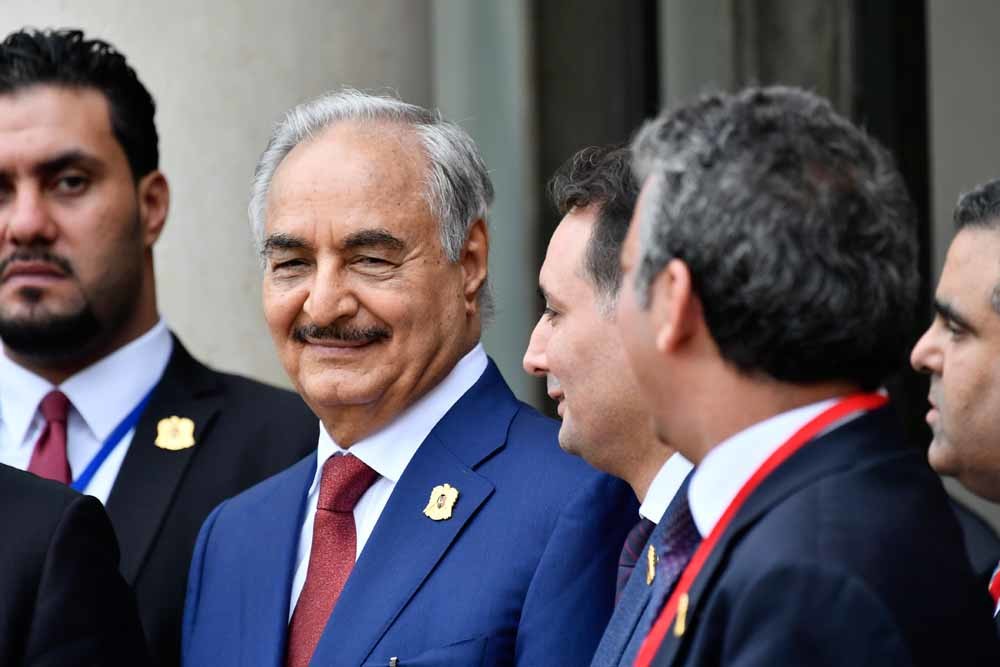 Khalifa Haftar op de internationale conferentie in Parijs over Libië, op 29 mei 2018. – © Getty Images