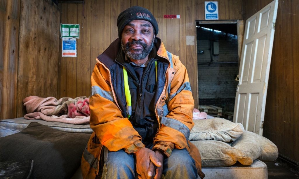 1. Renford McIntyre in zijn woning. – @ David Sillitoe; 2. Paulette Wilson werd bijna na 51 jaar teruggestuurd naar Jamaica. – @ Fabio De Paola; 3. Hubert Howard kan het land uit, maar er niet meer in. – © Sarah Lee / The Guardian