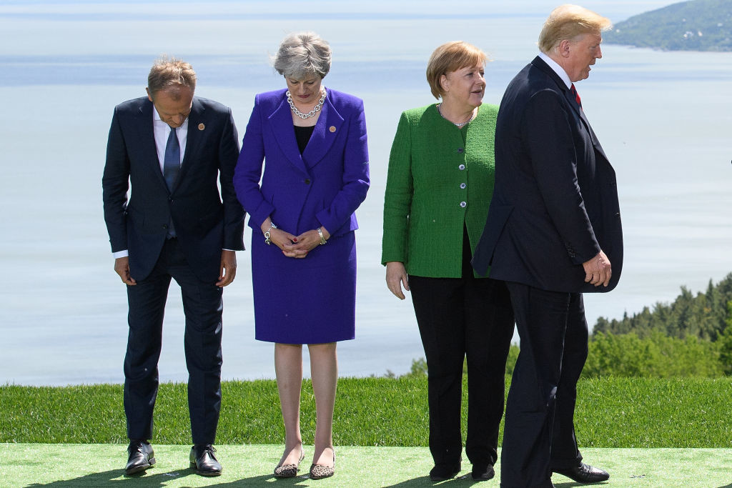Voorbereidingen voor een groepsfoto tijdens de eerste dag van de G7-top in La Malbaie, Canada, 2018. – © Leon Neal / Getty Images