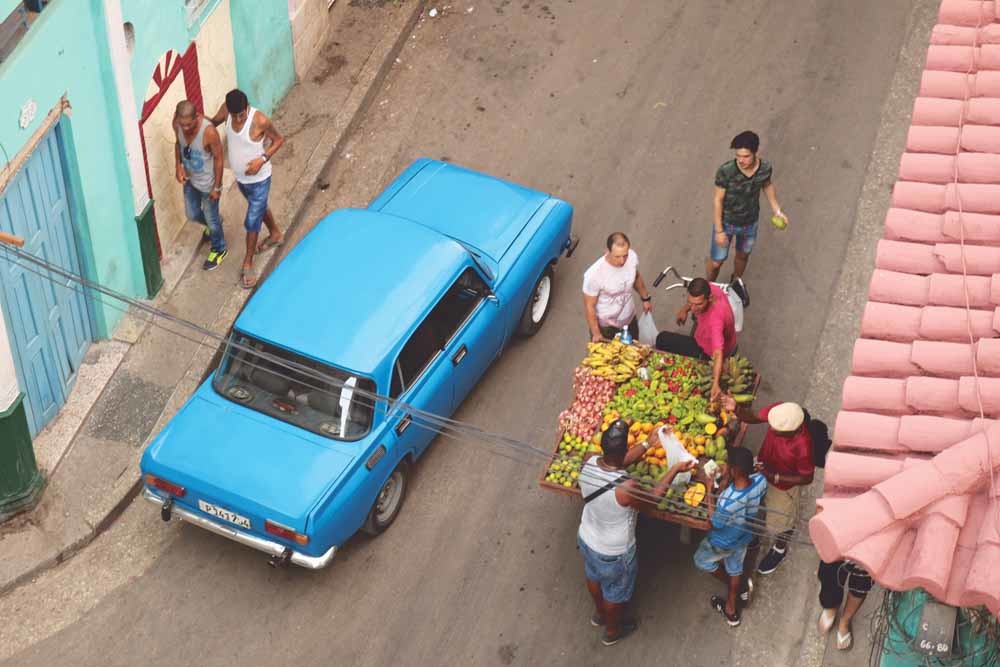 Een ambulante groente- en fruitkraam in Havana. © Joris Visser / Unsplash