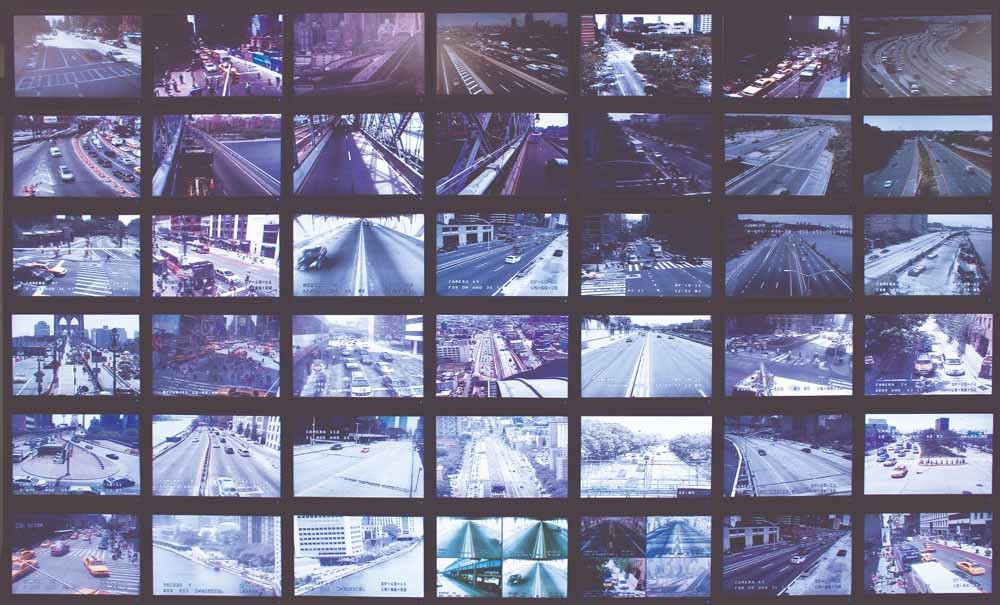 Het Traffic Management Center voor New York in Queens, een big-brother operatie om het verkeer te monitoren. – © Getty