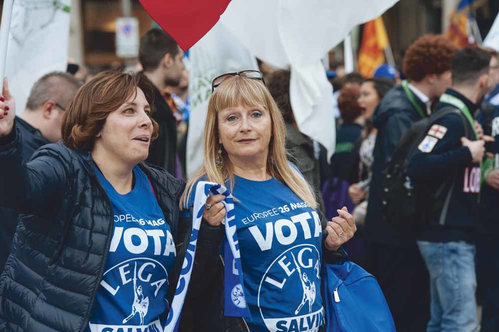 Aanhangers van antimigratiepartij de Lega tijdens een campagne van hun partij in Milaan. – © Valeria Ferraro / ZUMA
