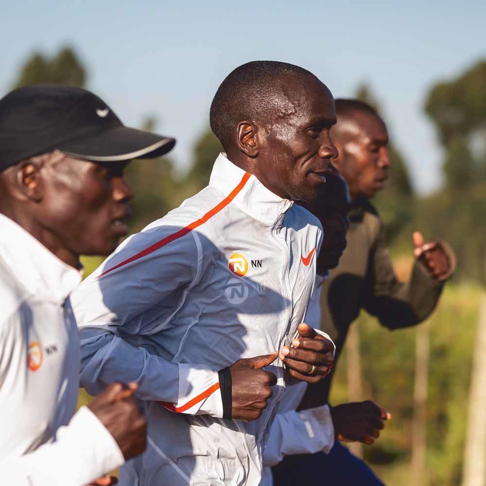 De dagen van de wereldrecordhouder staan, net als die van zijn dertig trainingsmaatjes van NN Running, in het teken van intensieve trainingssessies,  ’s ochtends en ’s middags. © NN Running Team