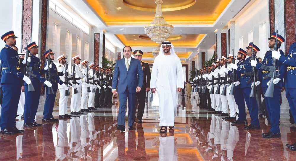 De Egyptische president Fatah al-Sisi geflankeerd door kroonprins Mohammed bin Zayed bij een bezoek aan Abu Dhabi in 2018. –  © APAimages / Polaris