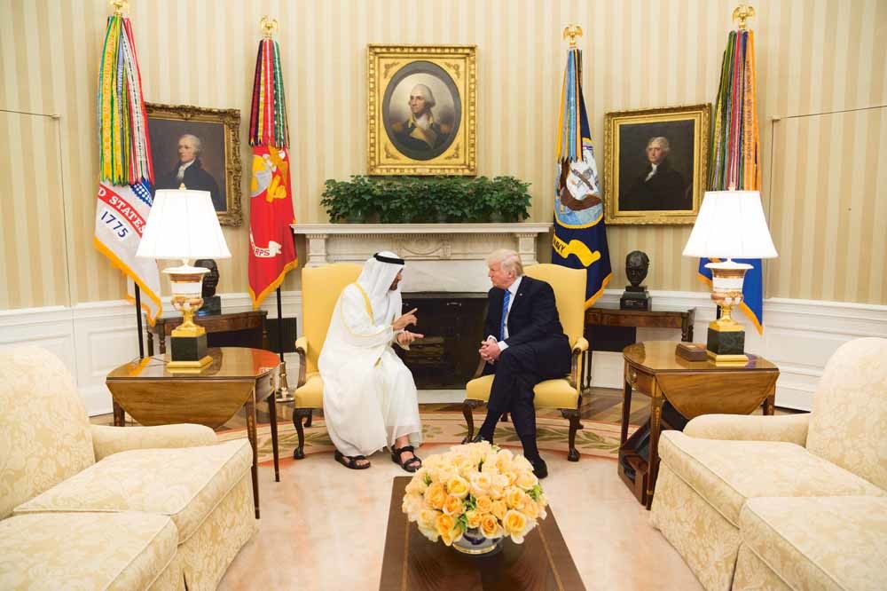 Prins Mohammed en Donald Trump tijdens een ontmoeting in 2017. - © Shealah Craighead / White House / Polaris 