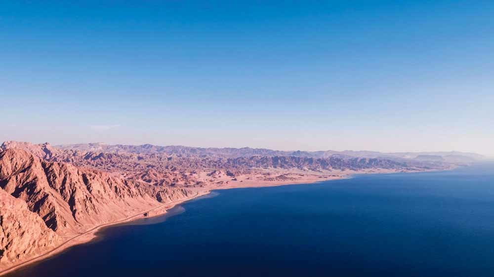 Elke nacht moet in Neom een vloot drones de illusie van een wassende maan creëren. – © Discover Neom / Facebook