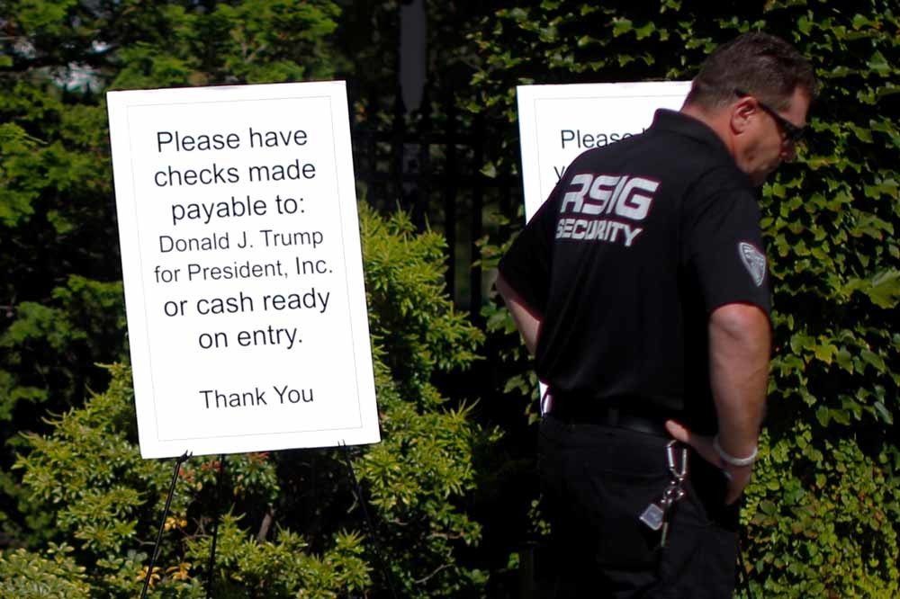 Een fundraiser voor Donald Trump in het huis van autohandelaar Ernie Boch Jr. in Norwood, Massachusetts. – © Brian Snyder / Reuters