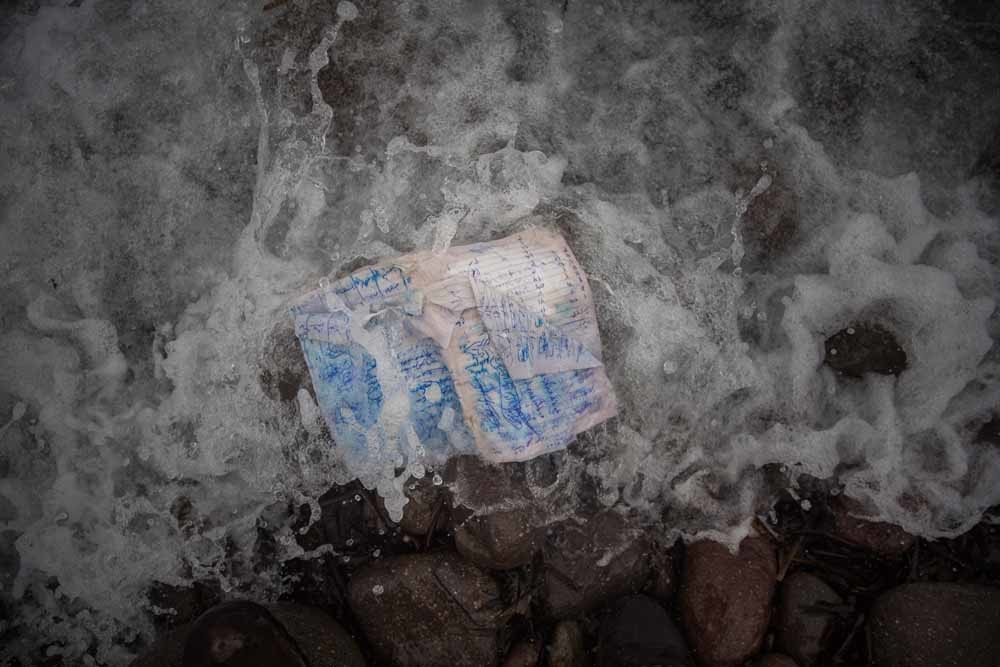 Een opschrijfboekje, gevonden op het strand van Skala Sikaminias, Lesbos. © Santi Palacios / HH