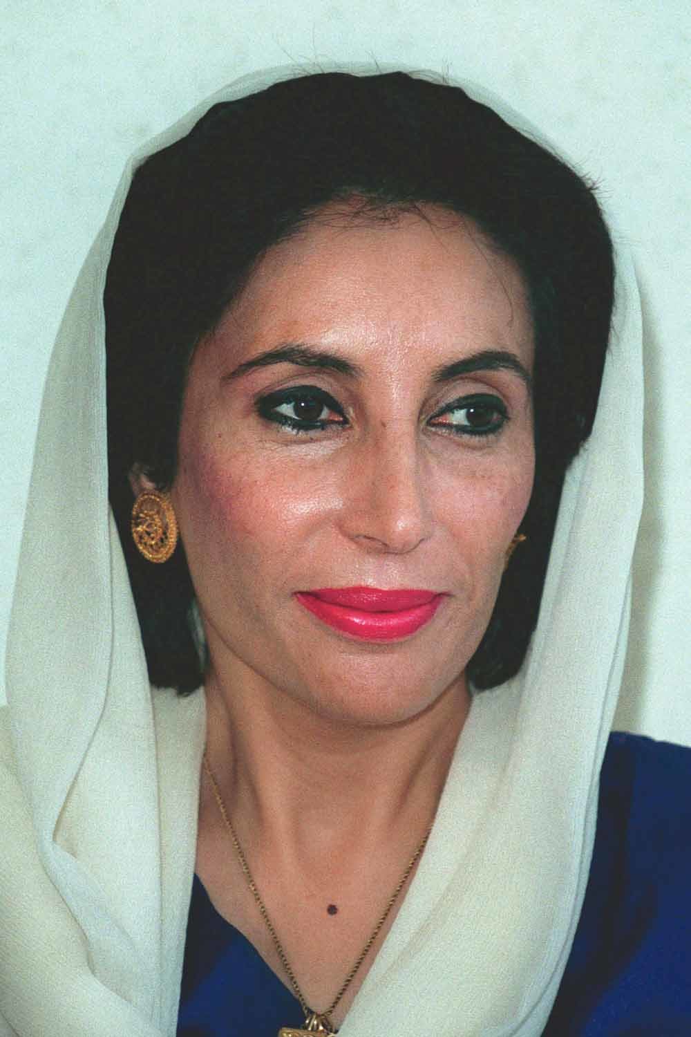 Benazir Bhutto werd in  1993 de eerste vrouwelijke premier van Pakistan op 35-jarige leeftijd. Zij was destijds niet alleen de  jongste premier, maar ook de eerste moslimvrouw ter wereld die een land leidde.  © Mary Evans Picture  Library Ltd. / HH