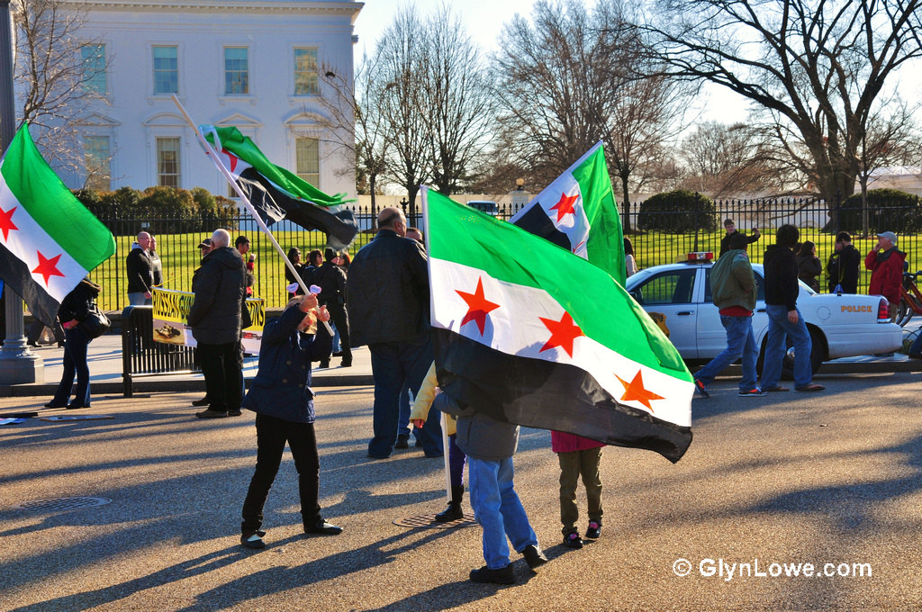 Kinderen met Syrische vlaggen voor het Witte Huis in Washington D.C. – © Glyn Lowe / Flickr Creative Commons