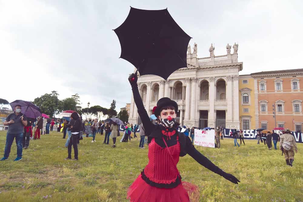 Italiaanse acteurs, technici en muzikanten demonstreren  op 30 mei op het Piazza San Giovanni in Rome voor veiligheidsprotocollen, financiële steun van de regering en andere hervormingen in de culturele sector. © Simona Granati / Corbis / Getty