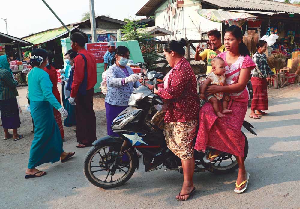 In Myanmar worden mensen met afwijkende uiterlijke kenmerken al snel als buitenstaanders gebrandmerkt. – © Aung Shine Oo / AP