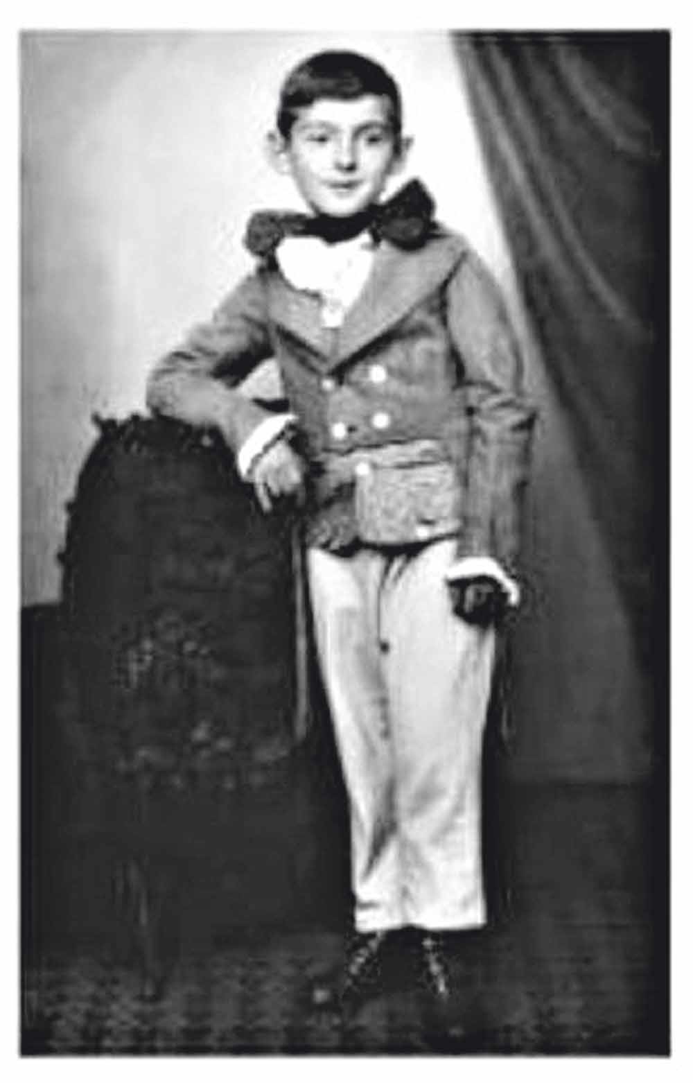 Walter Arlen verkleed als Franz Schubert in 1928.
