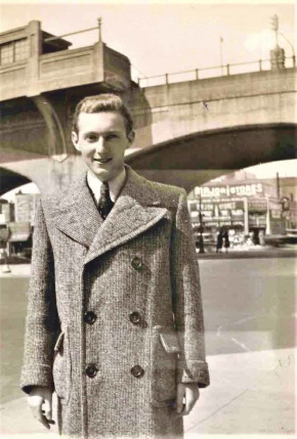 Walter Arlen in New York, 1939.