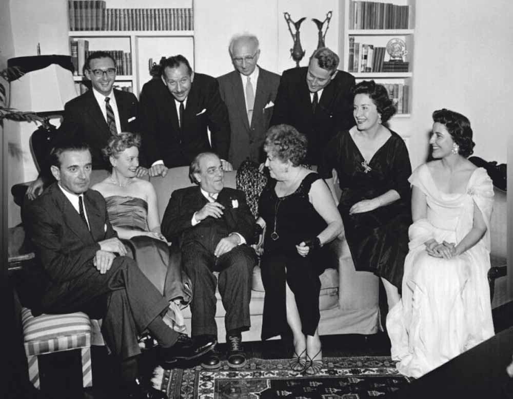 Arlen (linksboven) met Roger Wagner, Ernest Kanitz, John Vincent, Miklós Rózsa, Lillian Steuber, Heitor Villa-Lobos, Mina Coe, Nan Merriman en Vera Jean Vary.