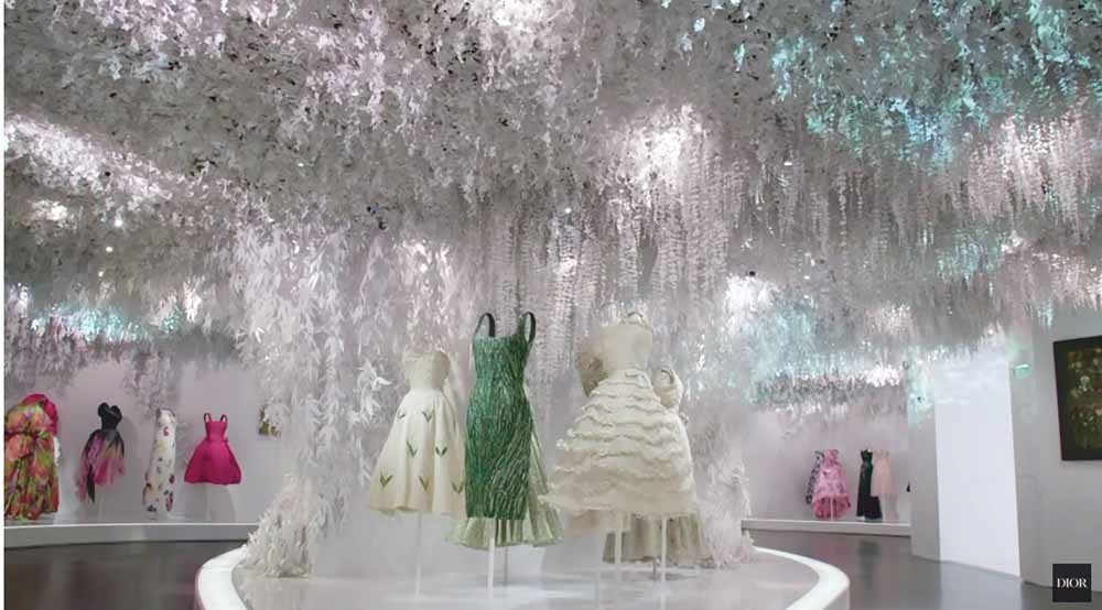 © still uit Christian Dior: Designer of Dreams