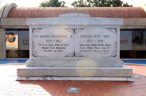 Het graf van Martin Luther King en zijn vrouw Coretta Scott - © Raymond Boyd/Getty Images