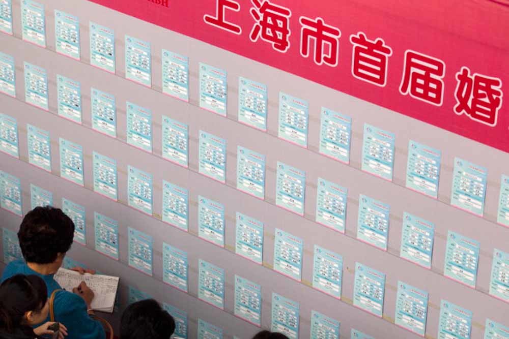 Zoeken naar de ware op de ‘First Shanghai Marriage en Love Expo’ in Shanghai, die bezocht werd door 11,000 single mannen en vrouwen en 4,000 ouders. – © Getty Images