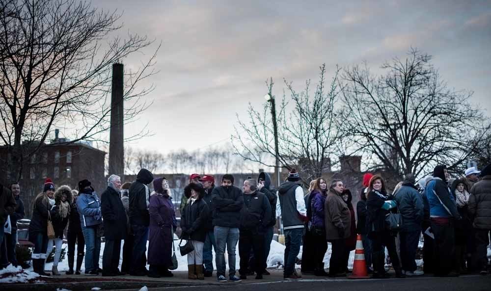 Ondanks de vrieskou wachten duizenden Trump-fans in Lowell geduldig op de komst van hun kandidaat. © Melina Mara / The Washington Post / Getty Images
