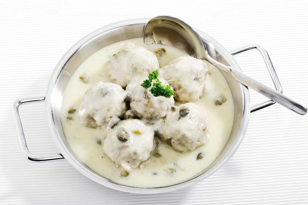 Königsberger Klopse, gehaktballen met kappertjessaus. – © Dieter Heinemann / HH