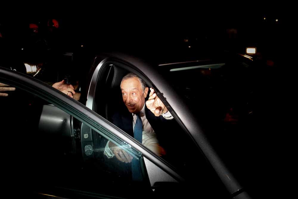 De nieuwe president van Portugal, Marcelo Rebelo de Sousa op weg naar zijn achterban. – © HH