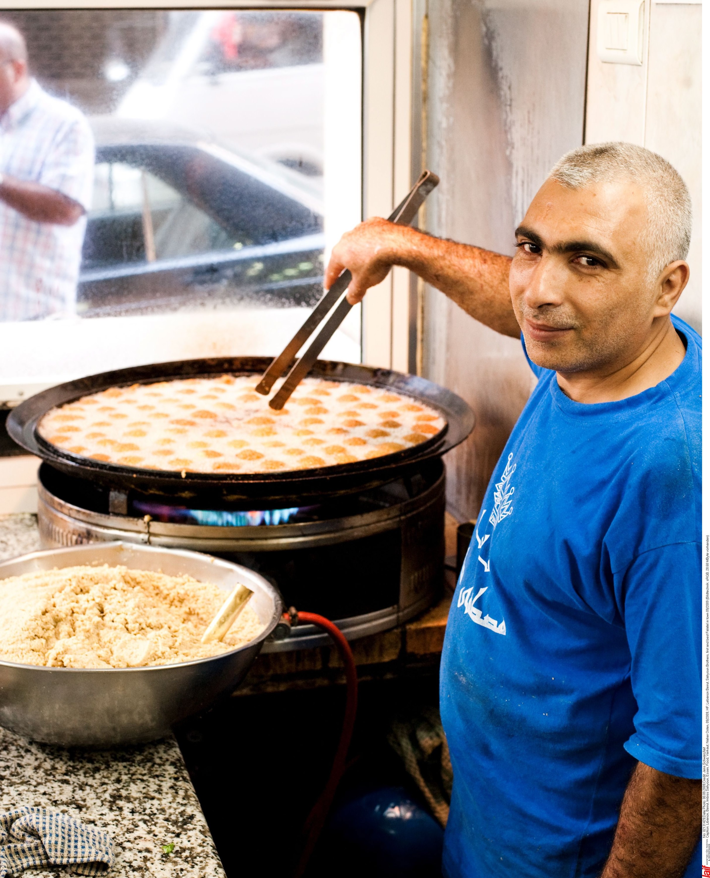 Fouad Sayhoun in zijn zaak. 