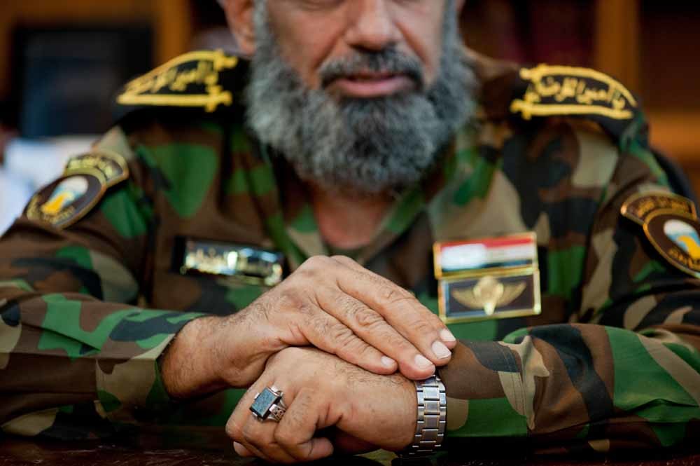  onder: Sjeik Ahmed beweert het bevel te voeren over een privémilitie van 12.000 man. –  © Stanislav Krupar