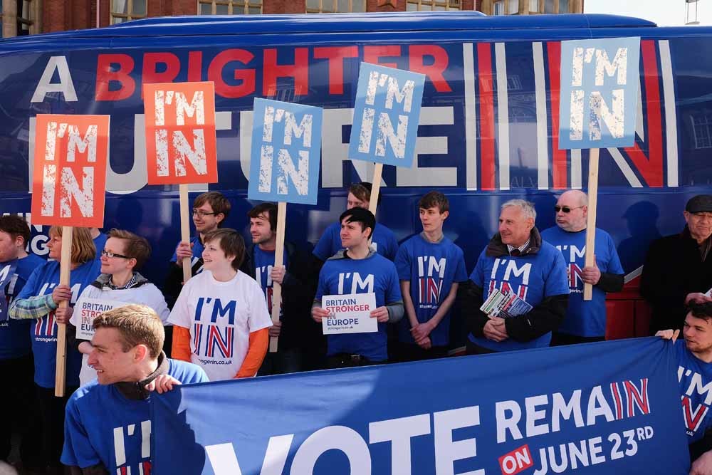 Britse tegenstanders van een Brexit betogen op de campus van Northumbria University in Newcastle upon Tyne.  – © Ian Forsyth / Getty