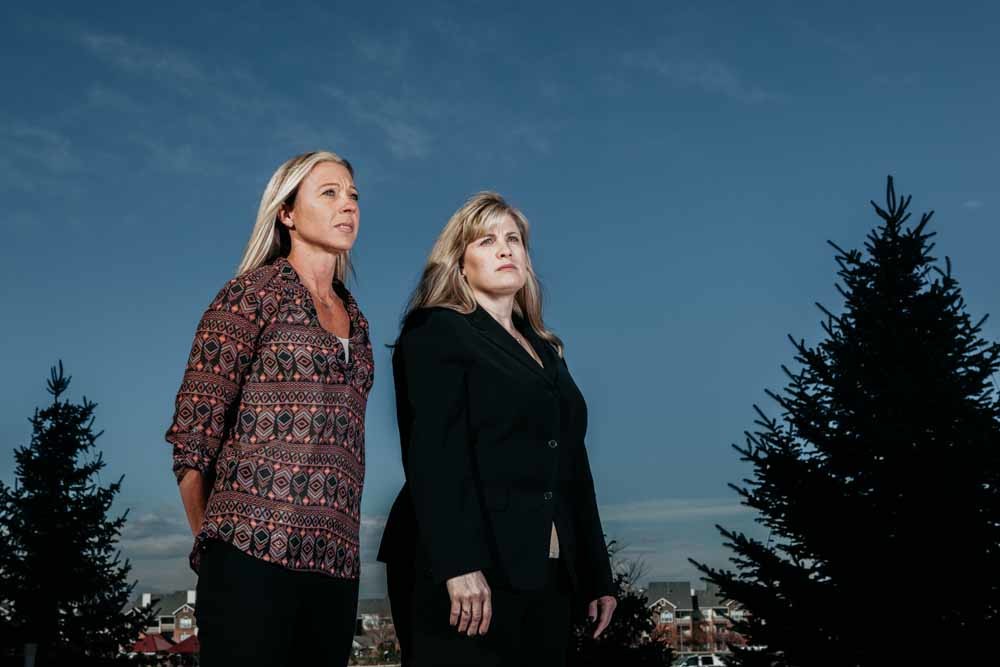 Als rechercheurs Stacy Galbraith en Edna Hendershot ontdekken dat er een serieverkrachter aan het werk is, besluiten ze samen te werken. ‘Twee mensen, of drie, of vier, zien soms meer dan één, nietwaar?’ – © Benjamin Rasmussen
