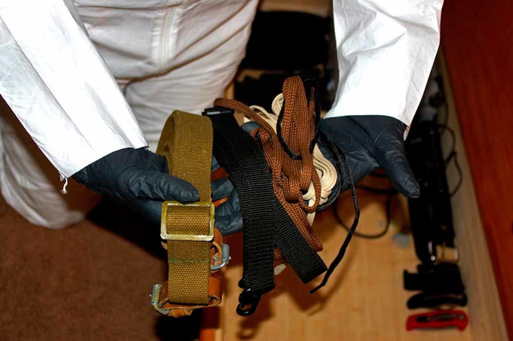 Bewijsmateriaal: de politie vindt in O’Leary’s huis materiaal om mensen te boeien, een roze Sony Cyber-shot-camera, Adidas- schoenen en een grote rugzak.