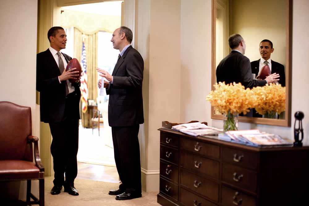 inside obama s white house c vpro obama schiliro talking oo june 10 2009