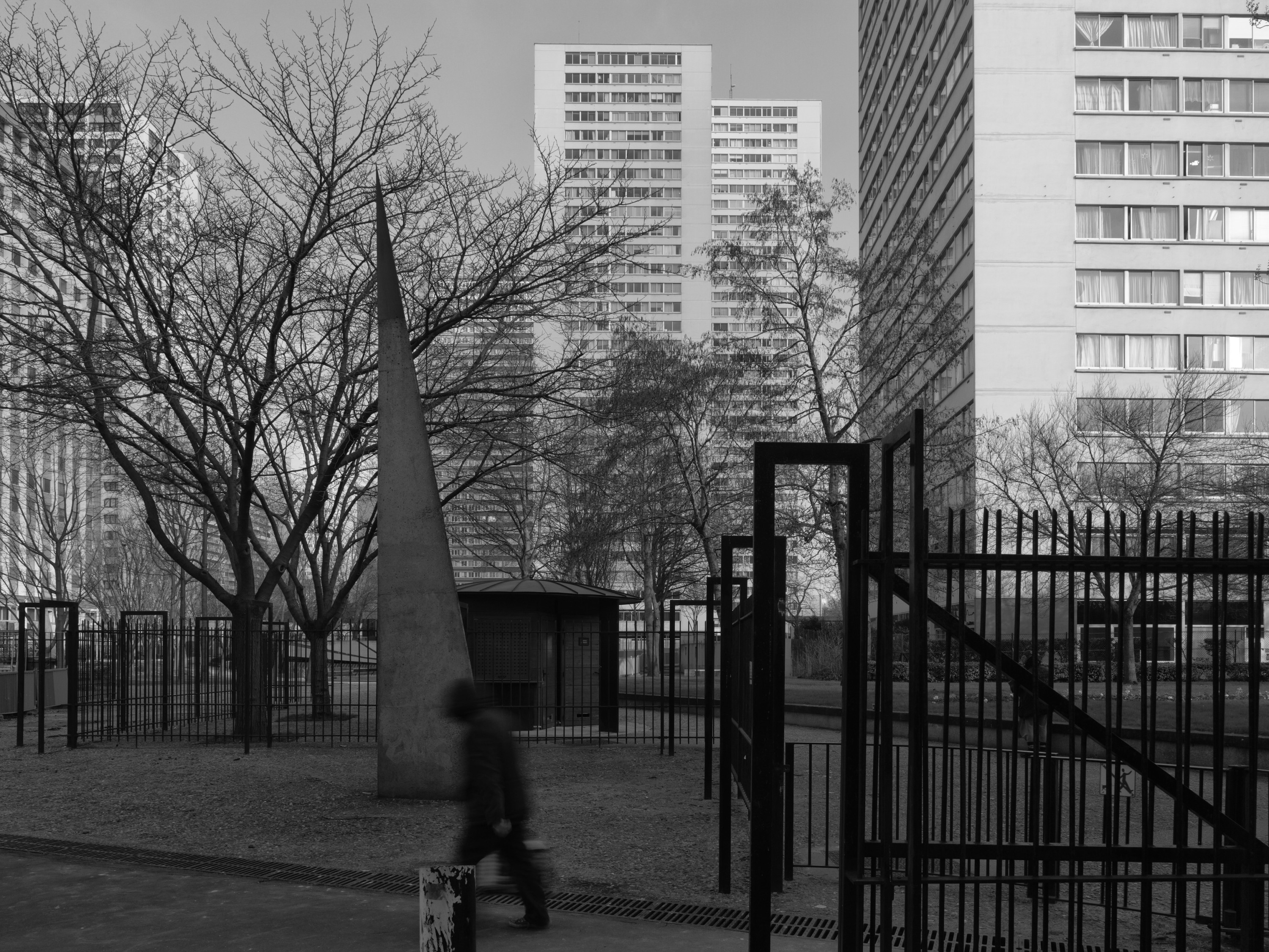 Er heerste in Frankrijk en daarbuiten het idee dat de moorden op de een of andere manier te maken hadden met de banlieues. Maar het is niet gemakkelijk om een direct verband te leggen. – © Pierre-Olivier Deschamps / Hollandse Hoogte