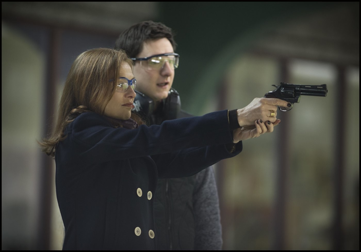Beelden uit Verhoevens nieuwste, Frans-Duitse film Elle, over een vrouw (Isabelle Huppert) die de man die haar aanrandde en stalkt op haar beurt gaat stalken.
