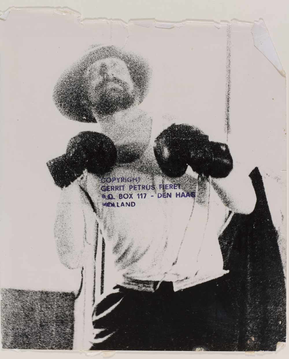 Gerard Fieret liet geen misverstand over het copyright bestaan, het vormde onderdeel van zijn werk. Zonder titel, 1965-1975 – © Gerard P. Fieret. Gemeentemuseum Den Haag, Courtesy Estate of Gerard Petrus Fieret