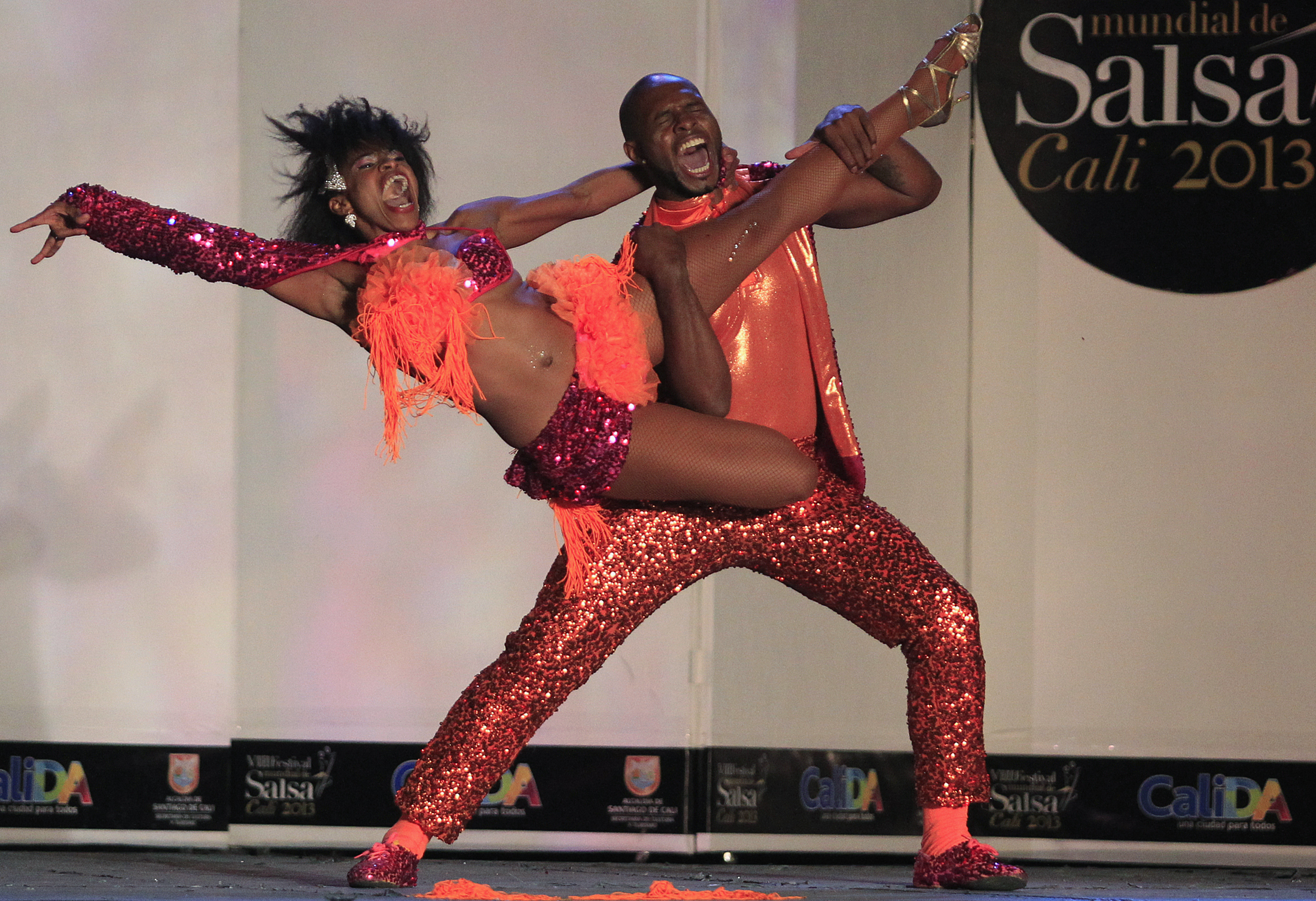 De Colombiaanse dansers Leydi Rivas en Juan Preciado op het 8e World Salsa Festival in Cali. Foto: Jaime Saldarriaga/Reuters
