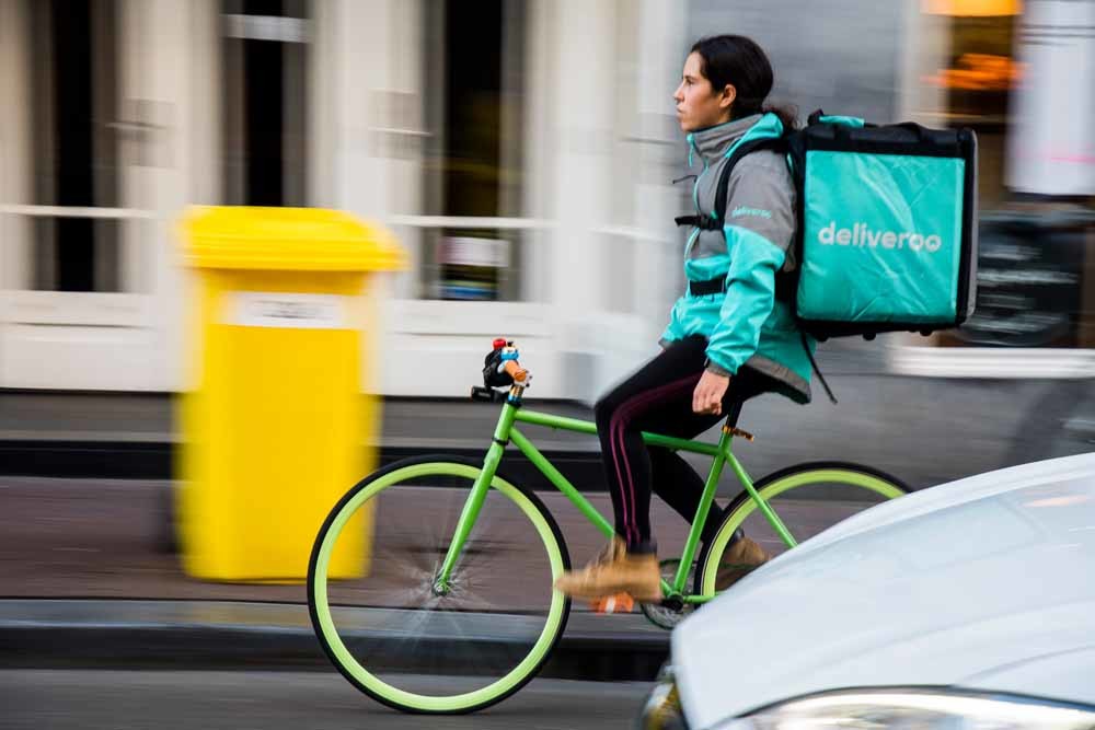 Bezorgers waarvan de scores te laag worden, worden ‘gedeactiveerd’. Maar volgens Uber komt dat ‘uiterst zelden’ voor.  – © Michiel Wijnbergh / HH