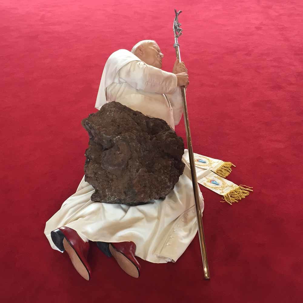 La Nona Ora (1999), een van de bekendste werken van Maurizio Cattelan.